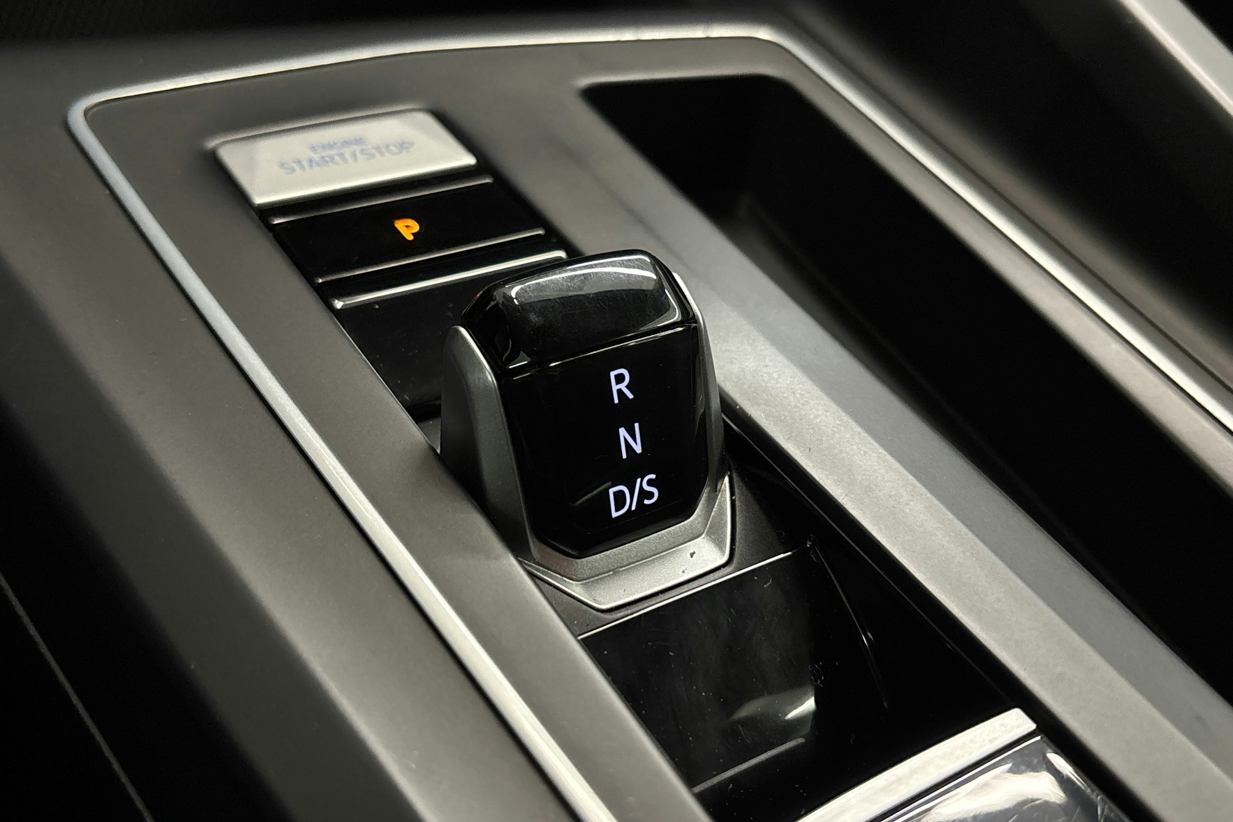 valkoinen Volkswagen Golf 2021 kuva 28.