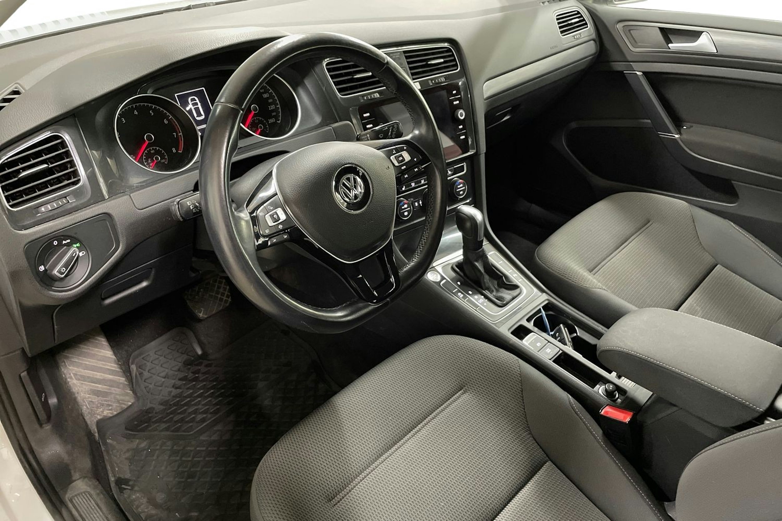 Valkoinen Volkswagen GOLF 2020 kuva 7.