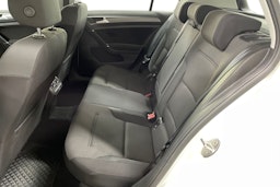 Valkoinen Volkswagen GOLF 2020 kuva 10.