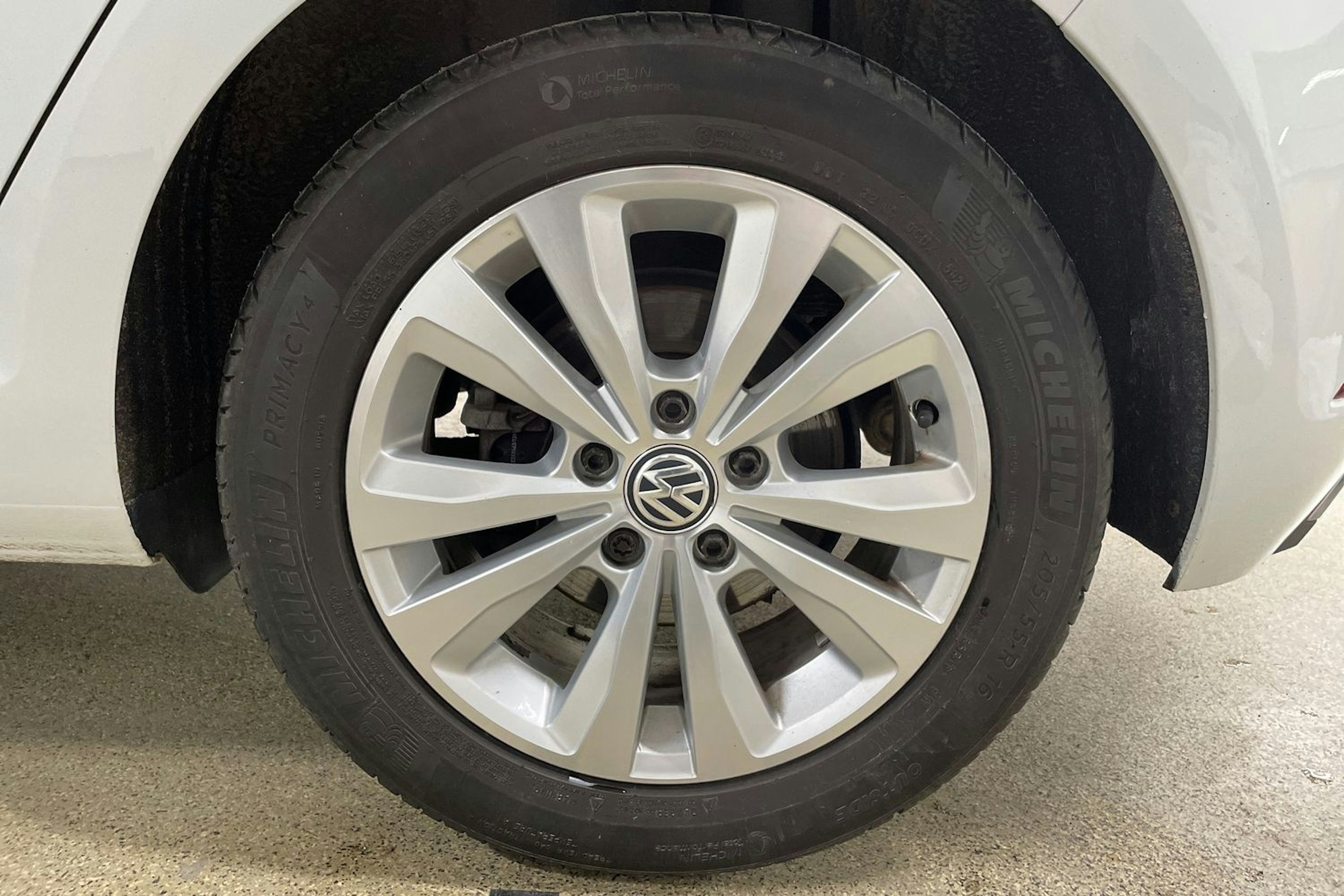 Valkoinen Volkswagen GOLF 2020 kuva 13.