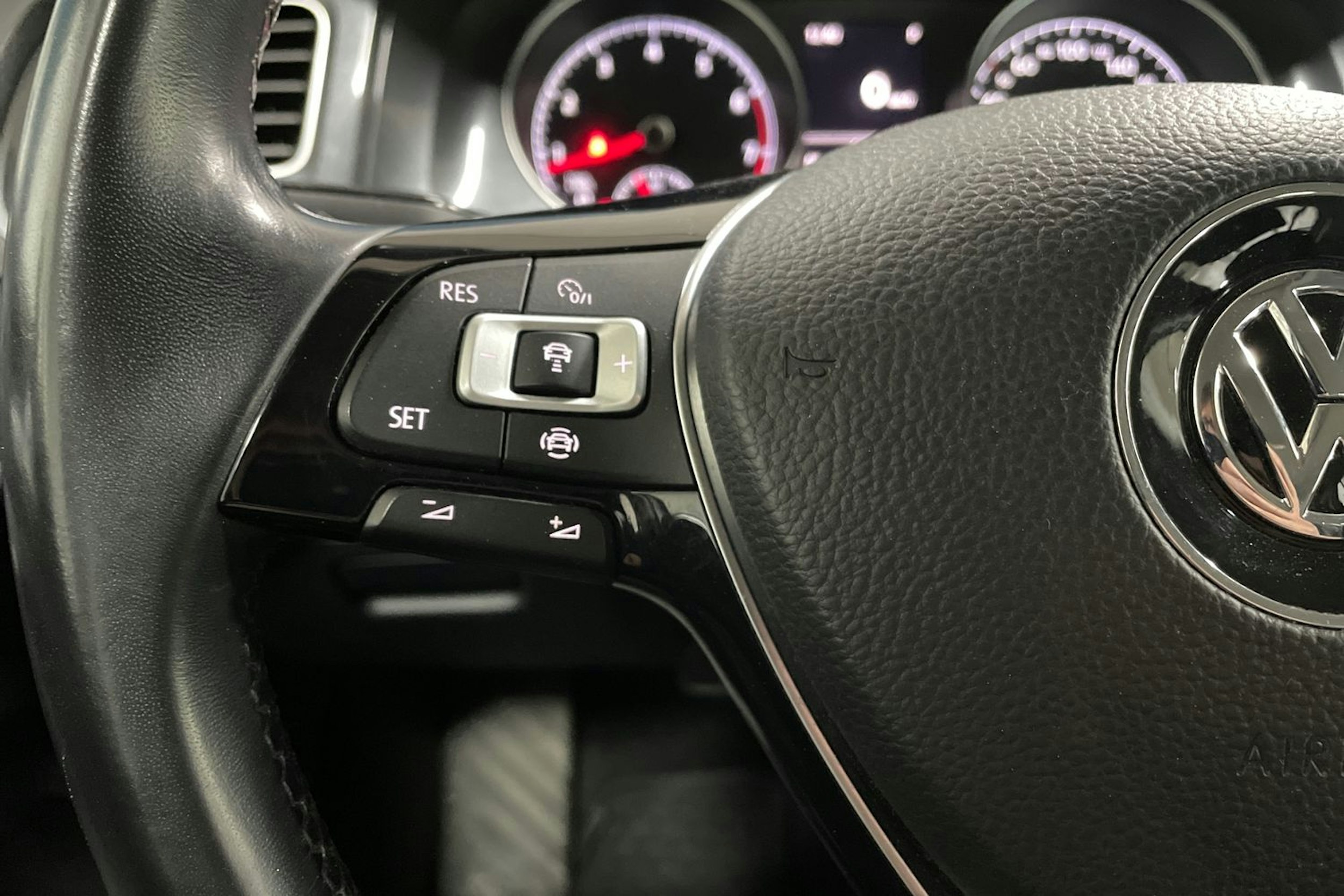 Valkoinen Volkswagen GOLF 2020 kuva 16.