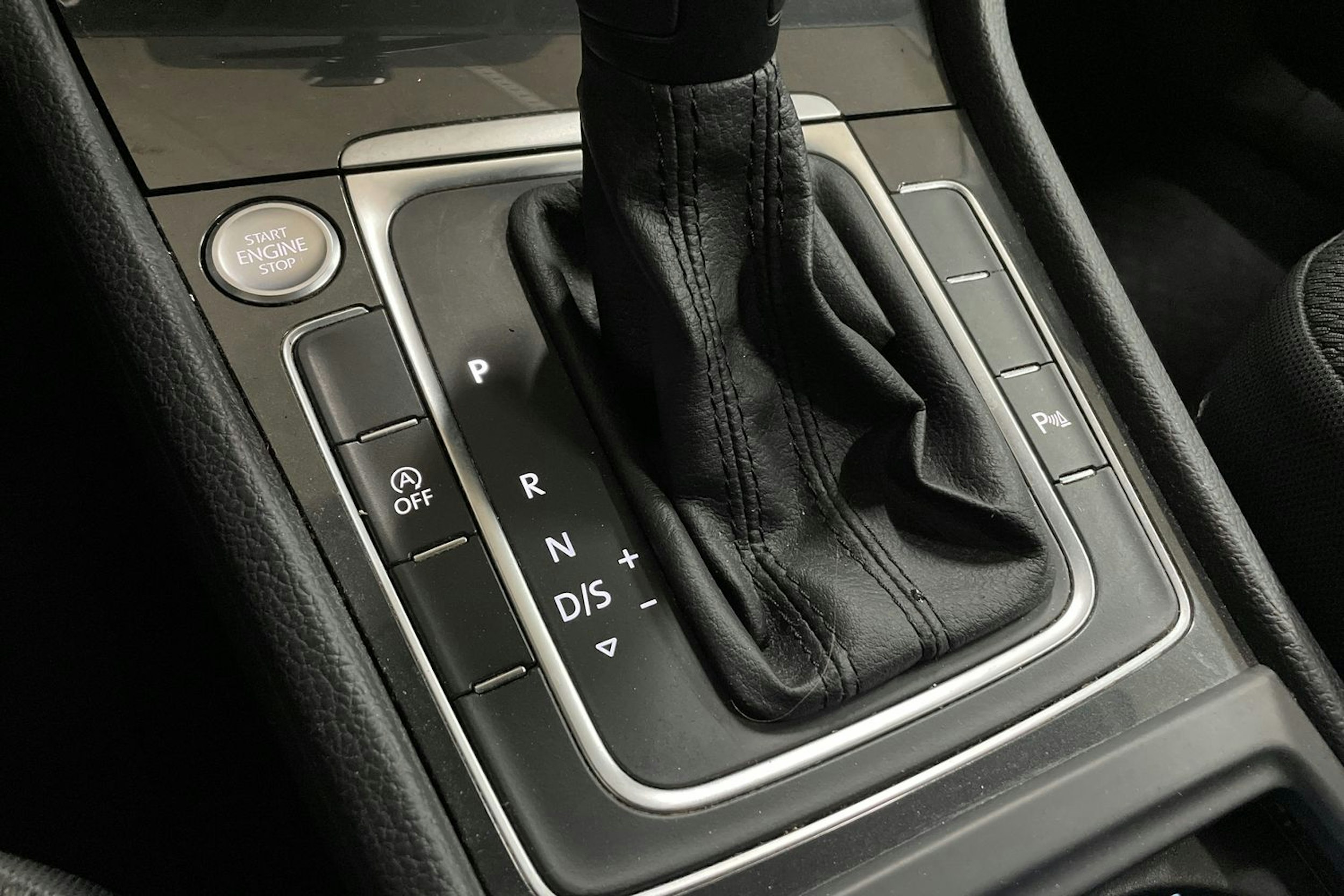 Valkoinen Volkswagen GOLF 2020 kuva 25.