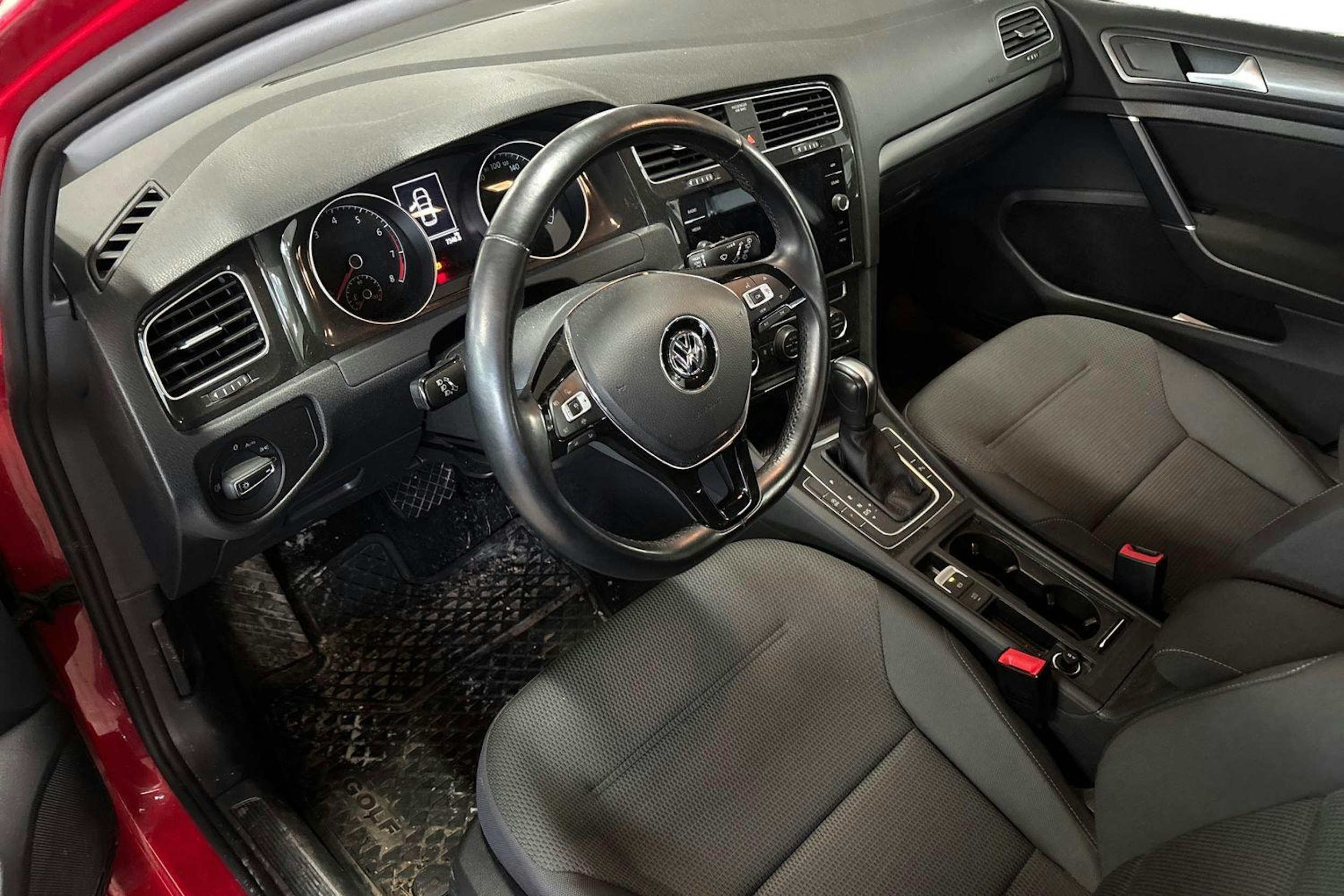 Punainen Volkswagen GOLF 2020 kuva 3.