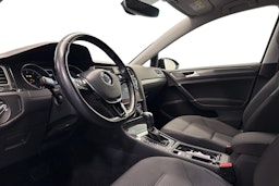musta Volkswagen Golf 2020 kuva 7.