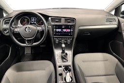 musta Volkswagen Golf 2020 kuva 9.
