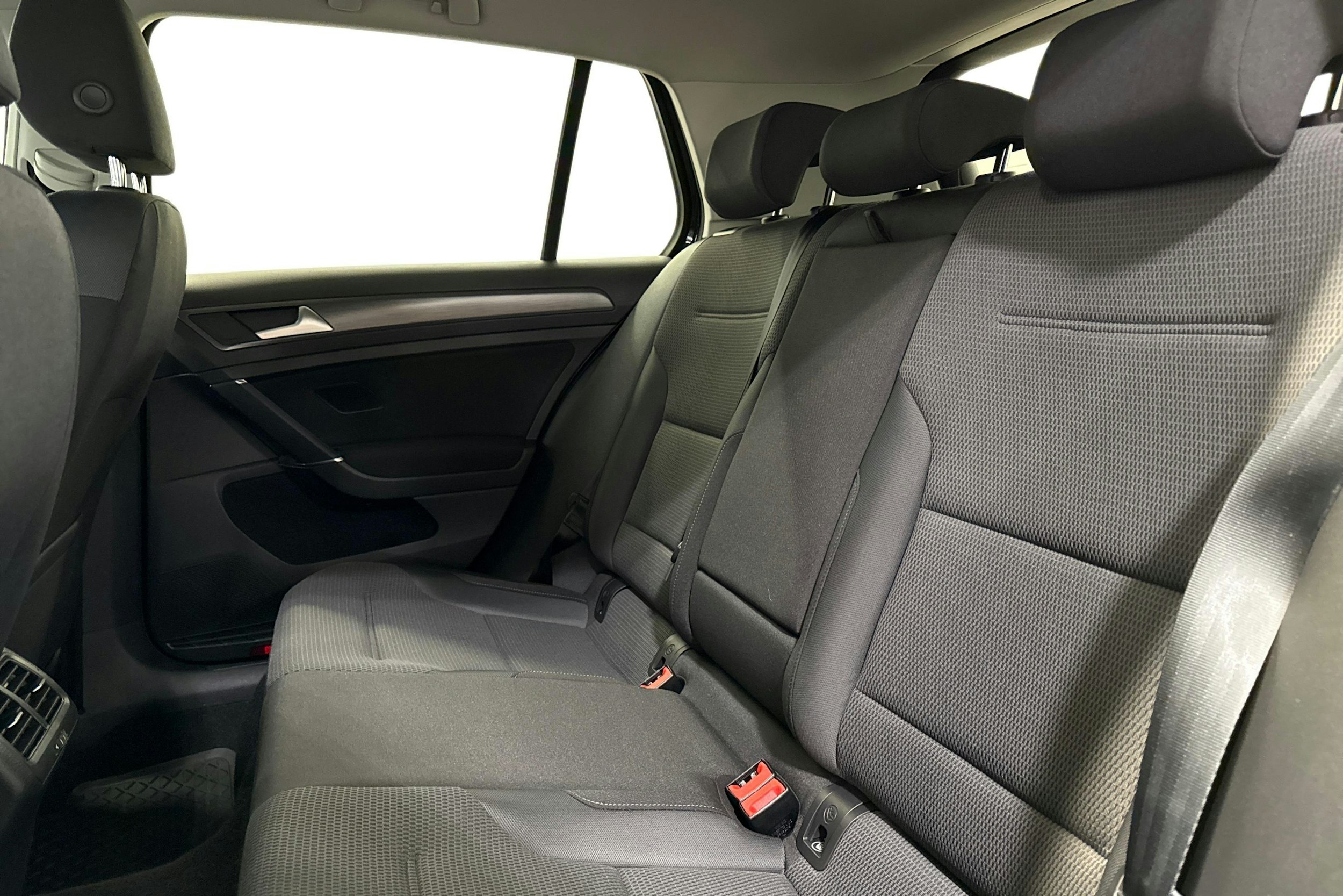 musta Volkswagen Golf 2020 kuva 10.