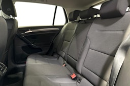 musta Volkswagen Golf 2020 kuva 10.