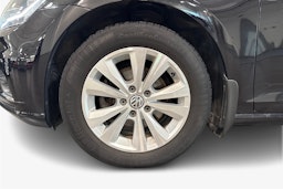 musta Volkswagen Golf 2020 kuva 11.
