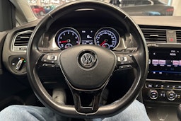 musta Volkswagen Golf 2020 kuva 15.