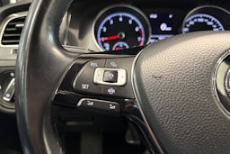musta Volkswagen Golf 2020 kuva 16.