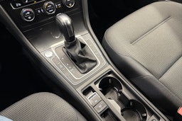 musta Volkswagen Golf 2020 kuva 18.