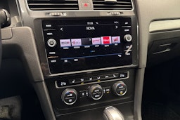 musta Volkswagen Golf 2020 kuva 19.