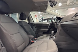 musta Volkswagen Golf 2020 kuva 21.