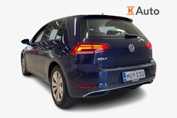 sininen Volkswagen Golf 2020 kuva 2.