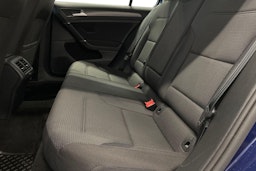 sininen Volkswagen Golf 2020 kuva 8.