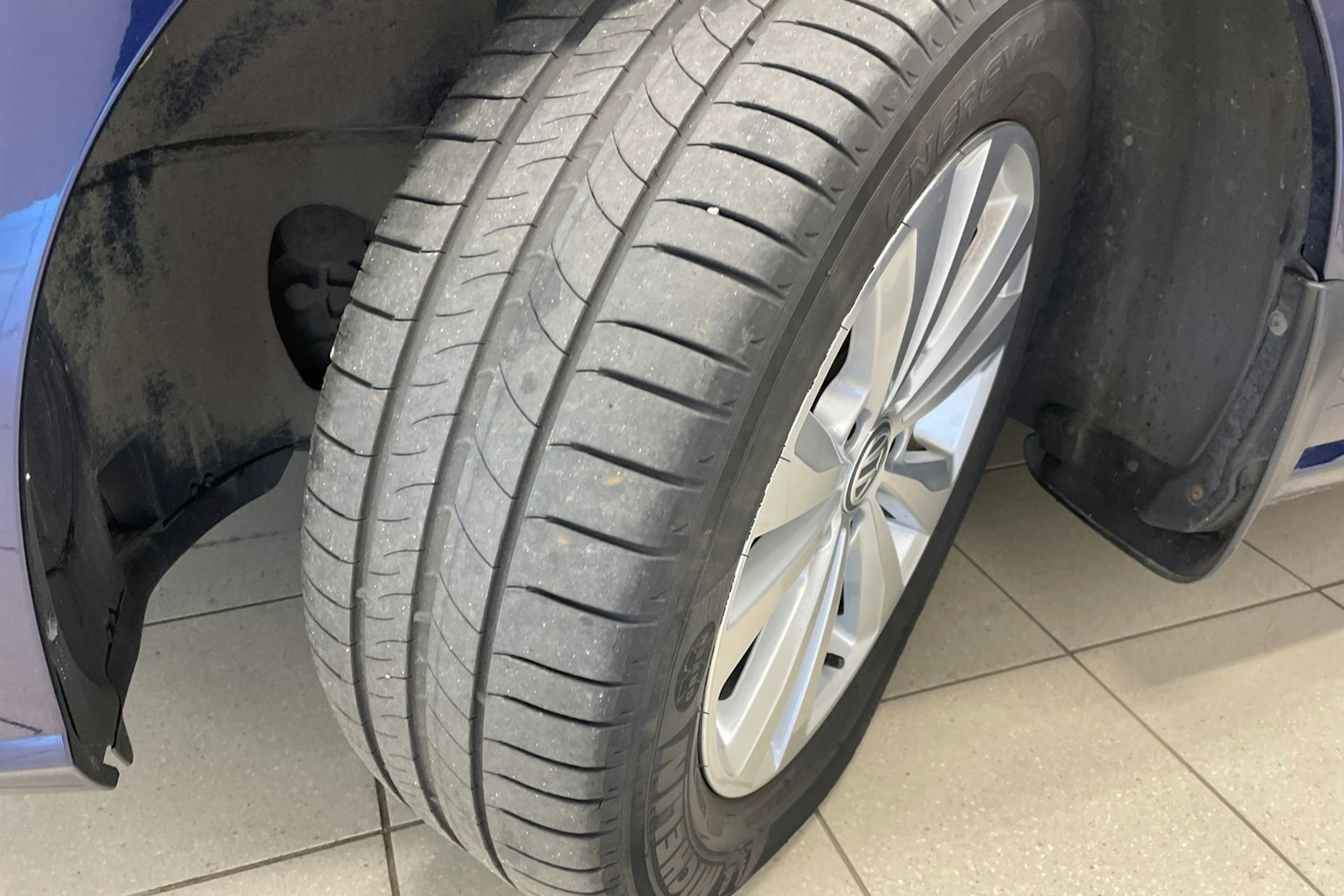sininen Volkswagen Golf 2020 kuva 10.