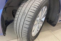 sininen Volkswagen Golf 2020 kuva 10.