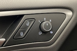 sininen Volkswagen Golf 2020 kuva 12.