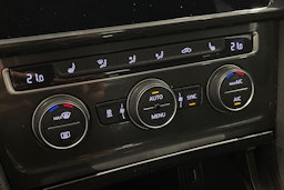 sininen Volkswagen Golf 2020 kuva 17.