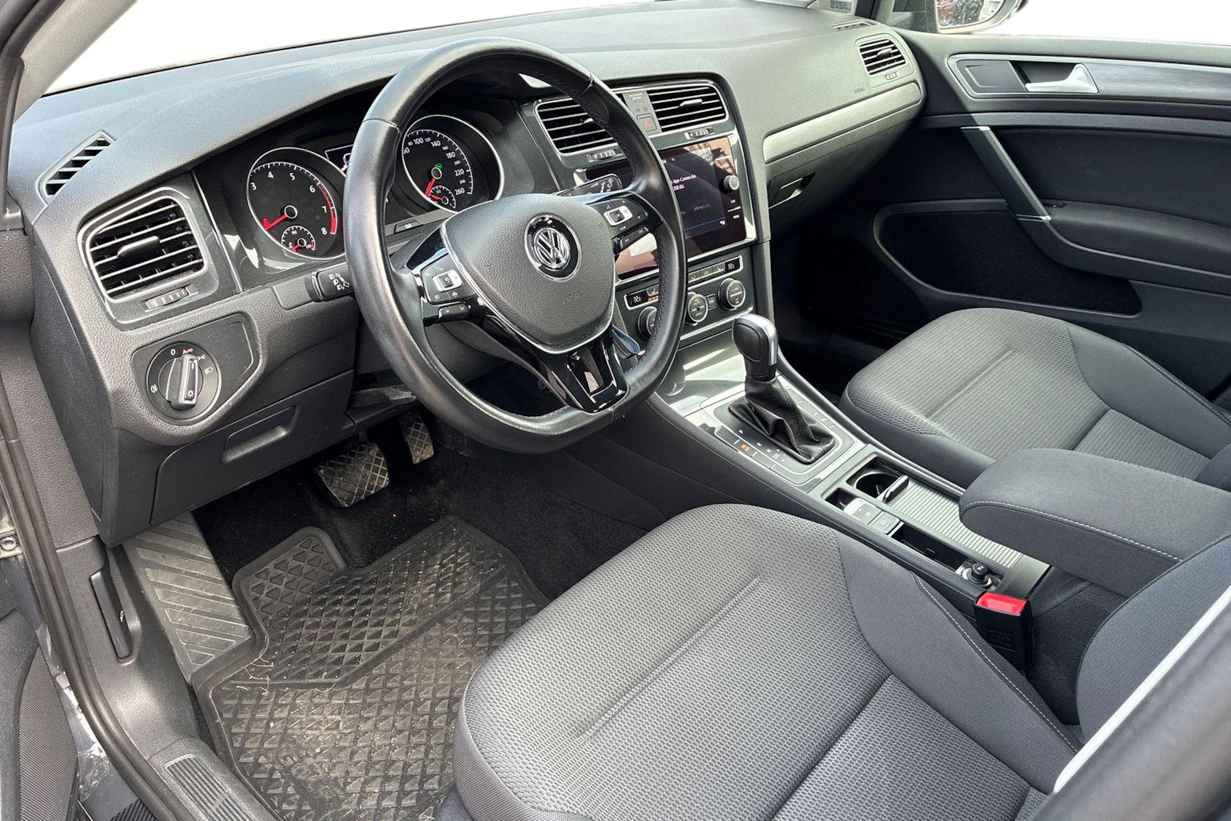 harmaa Volkswagen Golf 2020 kuva 3.
