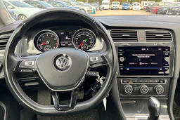 harmaa Volkswagen Golf 2020 kuva 4.