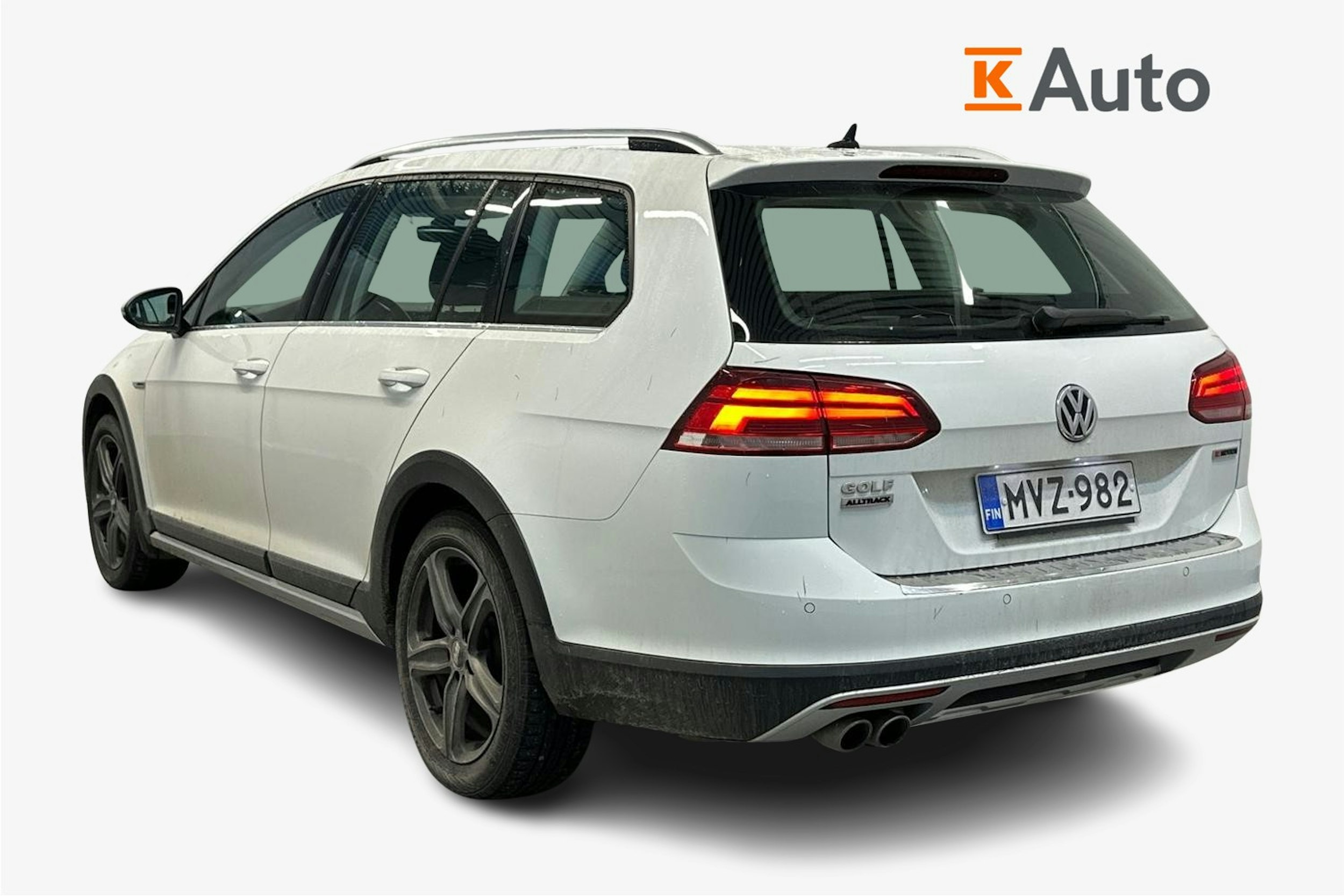 valkoinen Volkswagen Golf 2020 kuva 2.