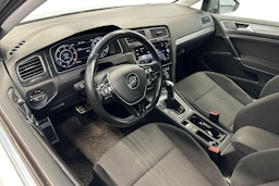 valkoinen Volkswagen Golf 2020 kuva 3.