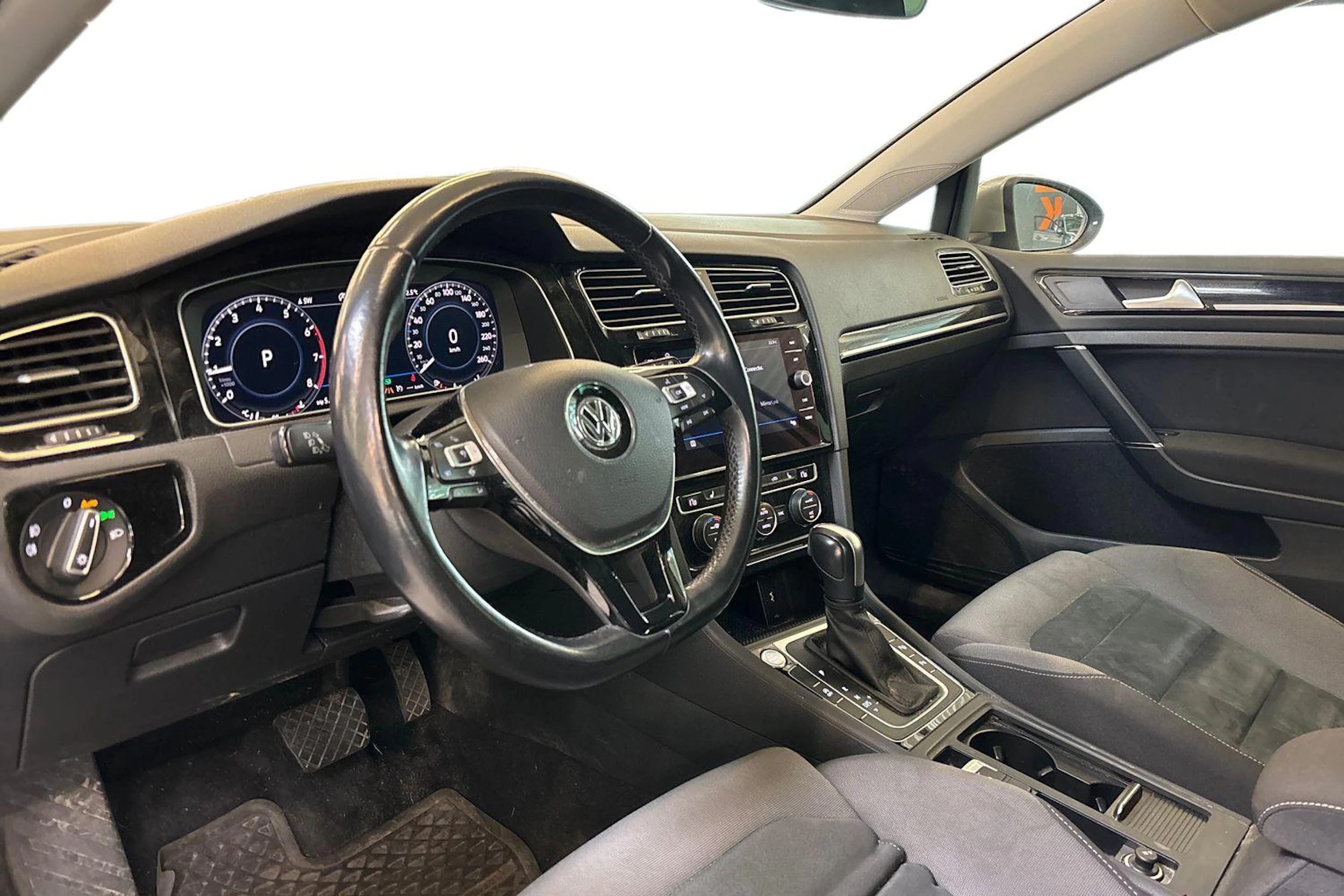 harmaa Volkswagen Golf 2020 kuva 3.