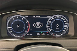 harmaa Volkswagen Golf 2020 kuva 4.