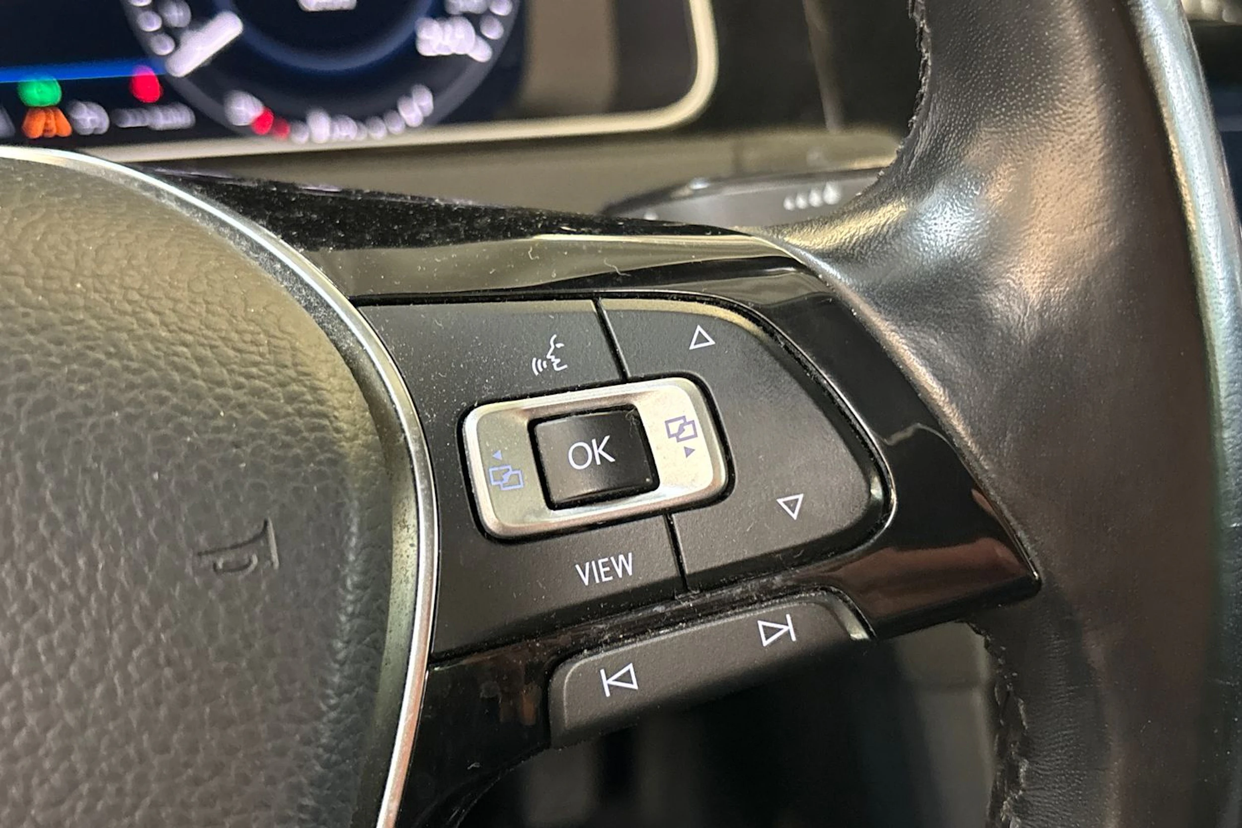 harmaa Volkswagen Golf 2020 kuva 5.