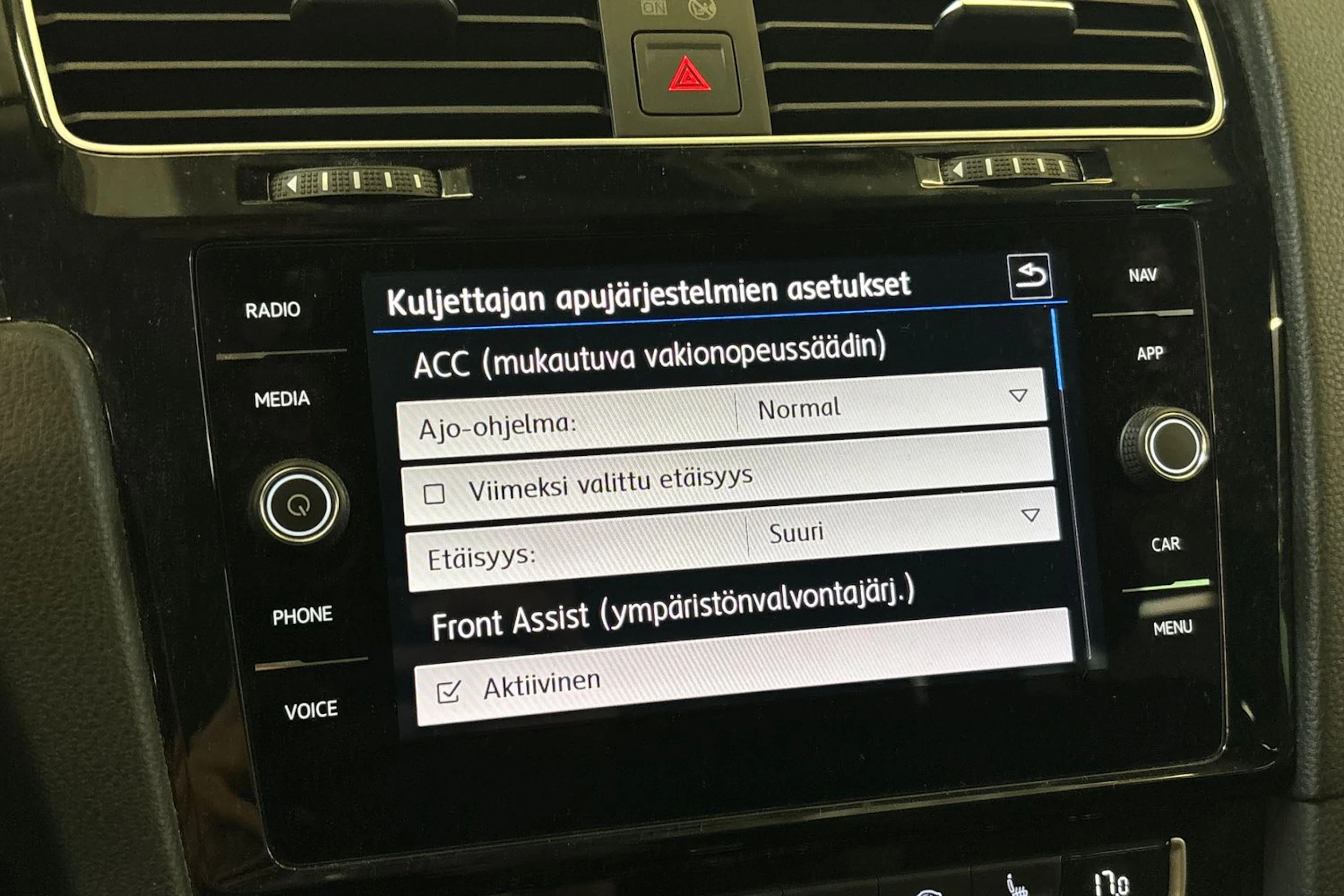 harmaa Volkswagen Golf 2020 kuva 8.