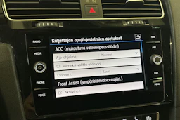 harmaa Volkswagen Golf 2020 kuva 8.
