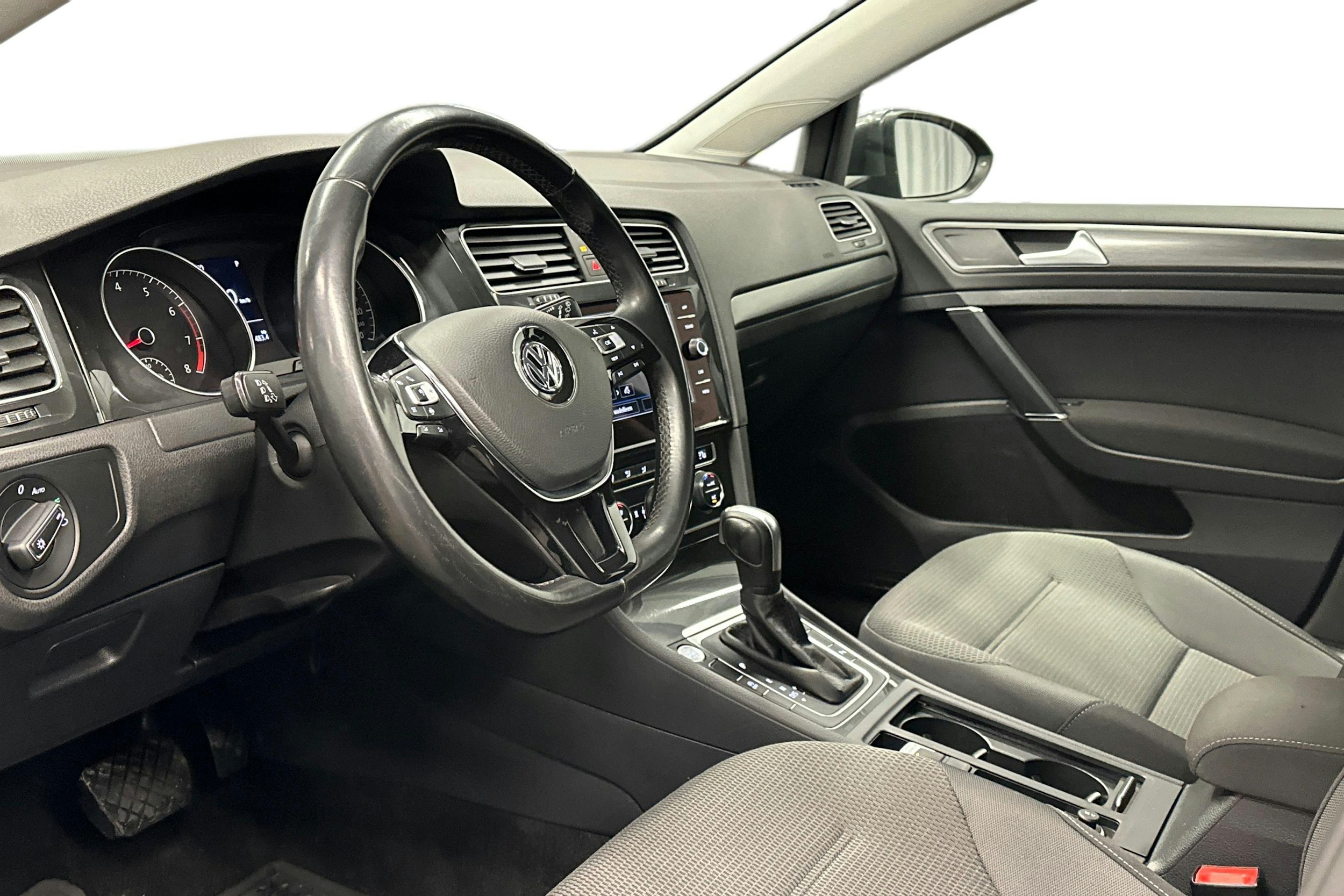 harmaa Volkswagen Golf 2020 kuva 7.