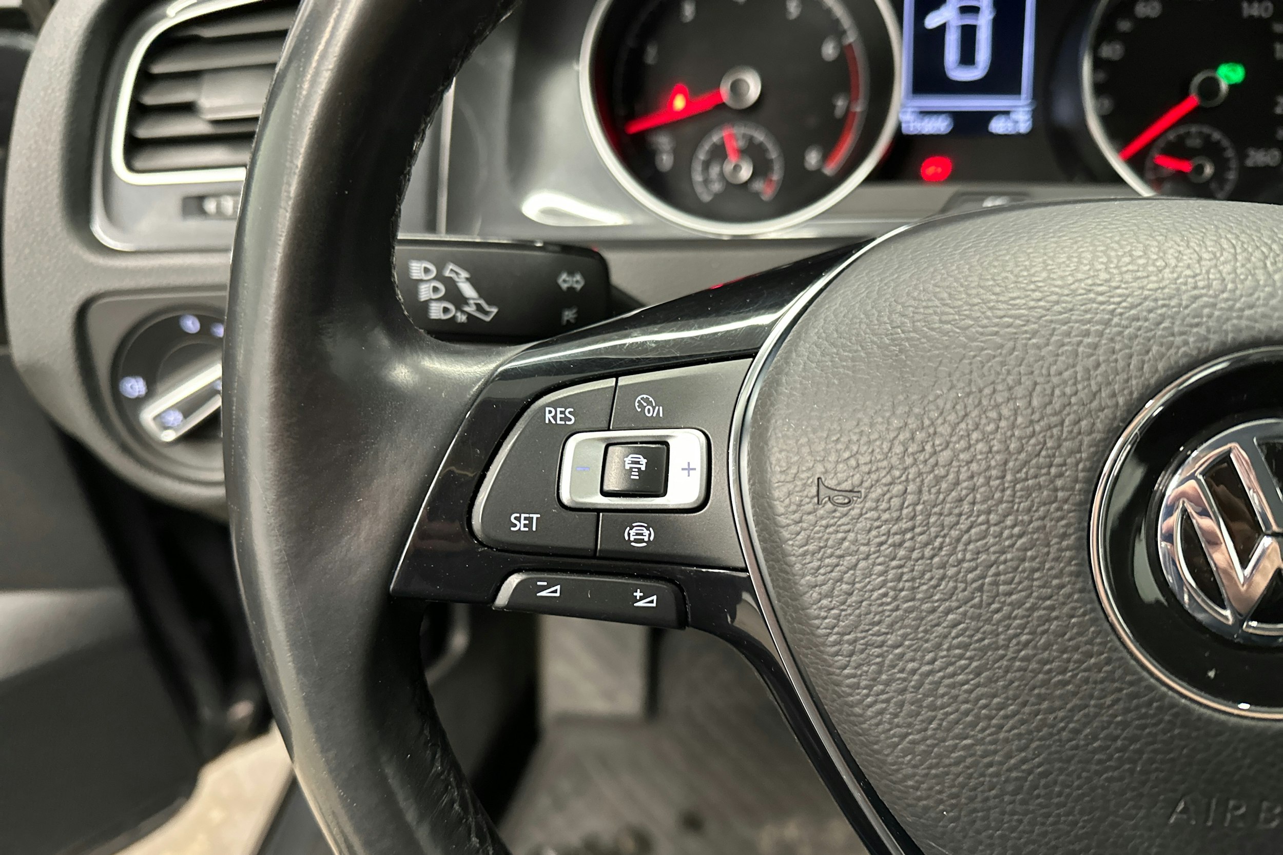 harmaa Volkswagen Golf 2020 kuva 14.