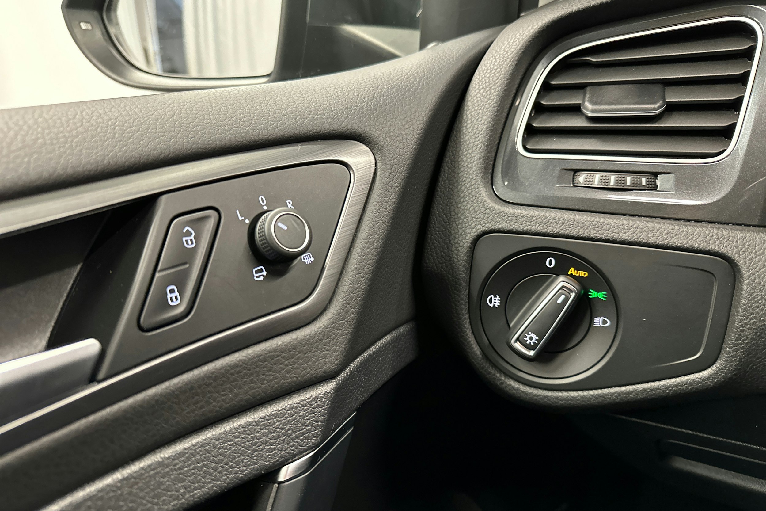 harmaa Volkswagen Golf 2020 kuva 17.