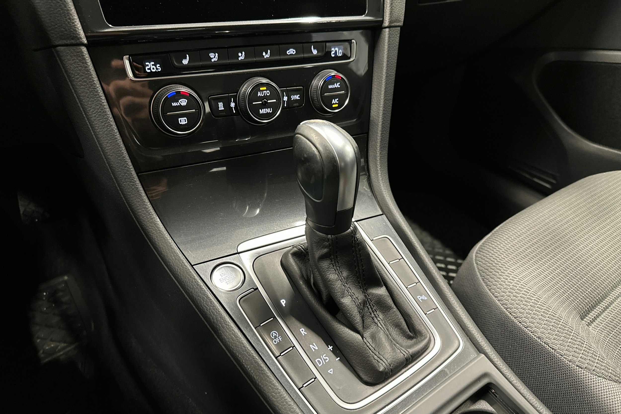 harmaa Volkswagen Golf 2020 kuva 23.