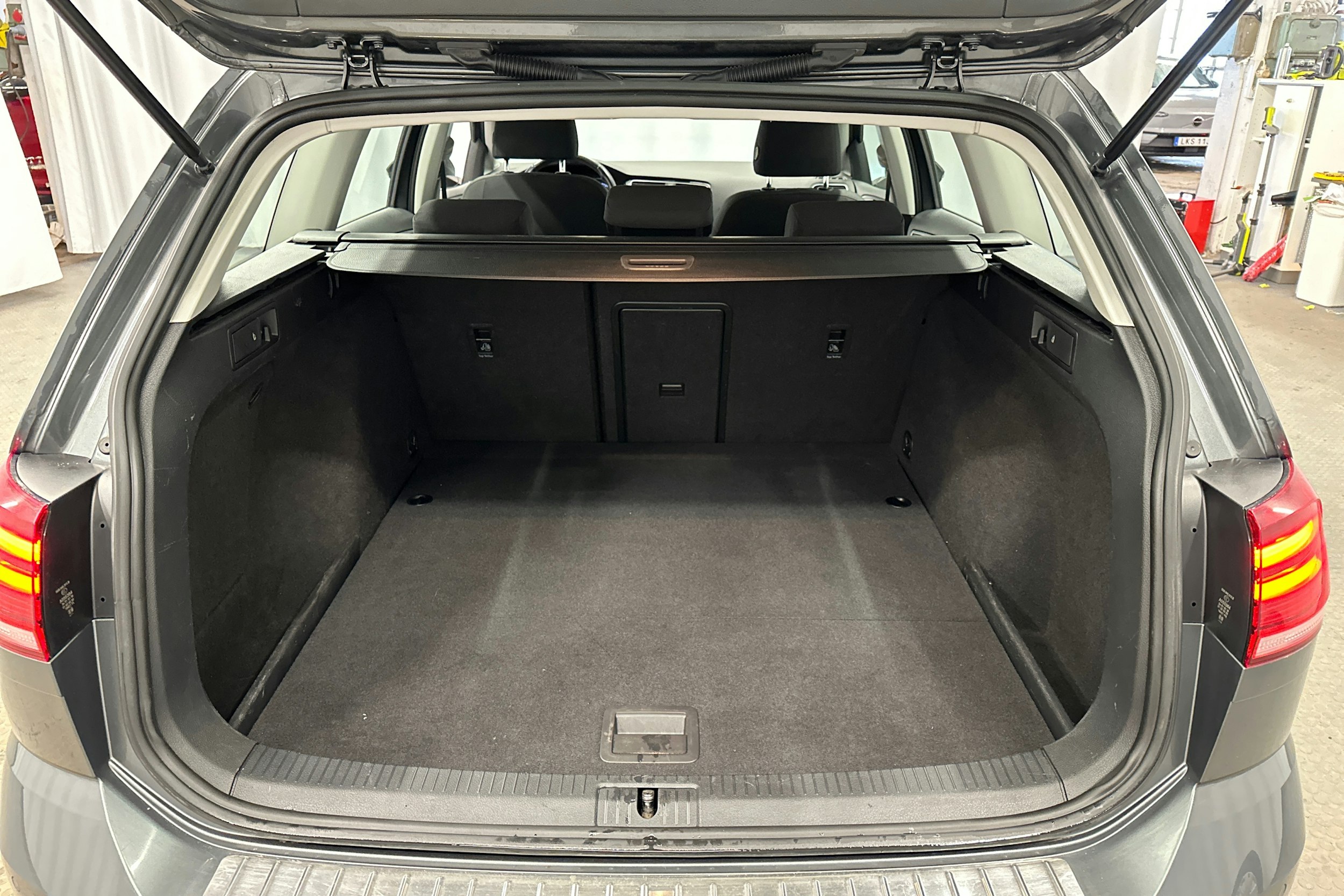 harmaa Volkswagen Golf 2020 kuva 25.