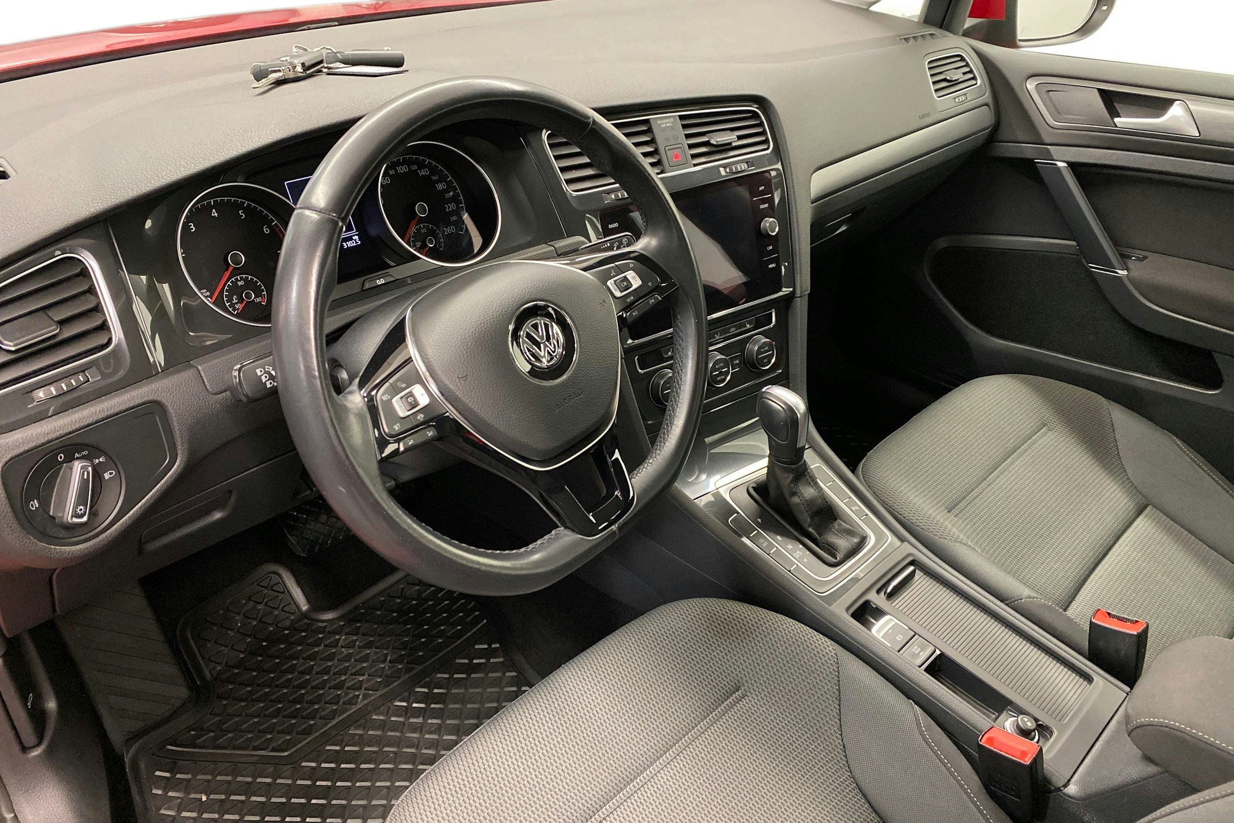punainen Volkswagen Golf 2020 kuva 7.