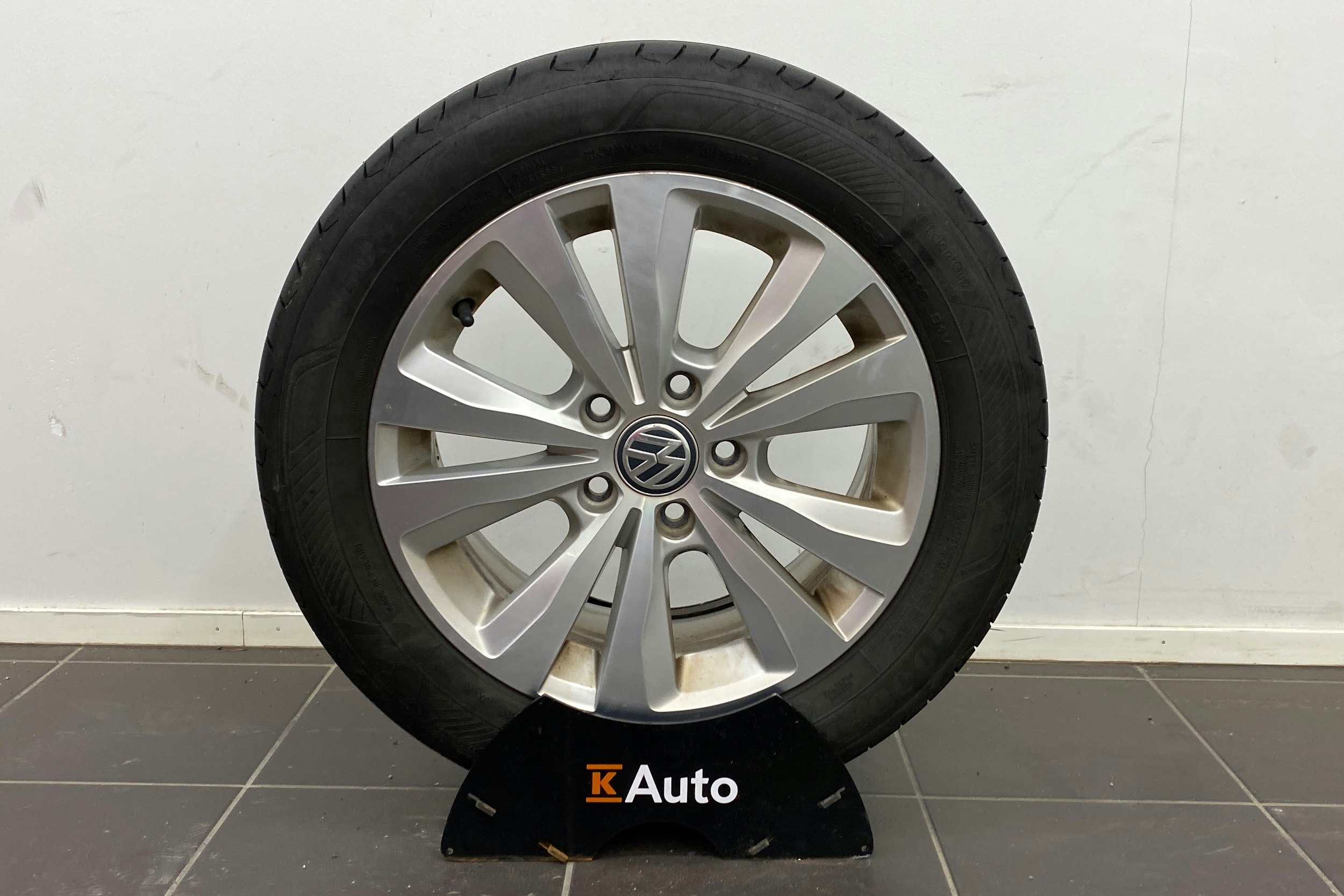 punainen Volkswagen Golf 2020 kuva 13.