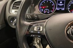 punainen Volkswagen Golf 2020 kuva 14.