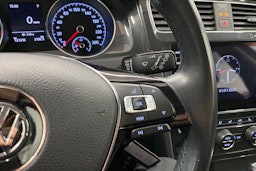 punainen Volkswagen Golf 2020 kuva 15.