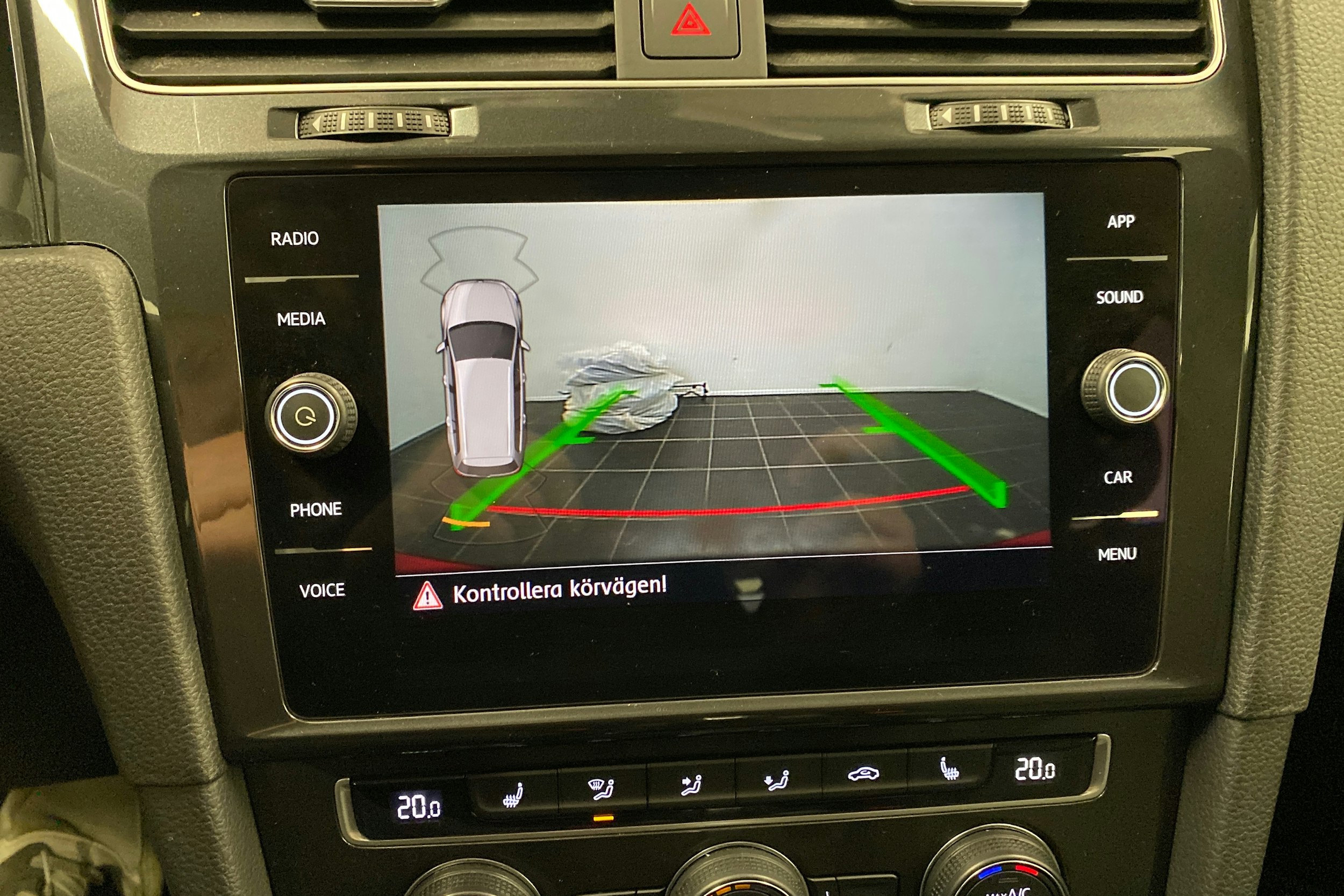 punainen Volkswagen Golf 2020 kuva 16.