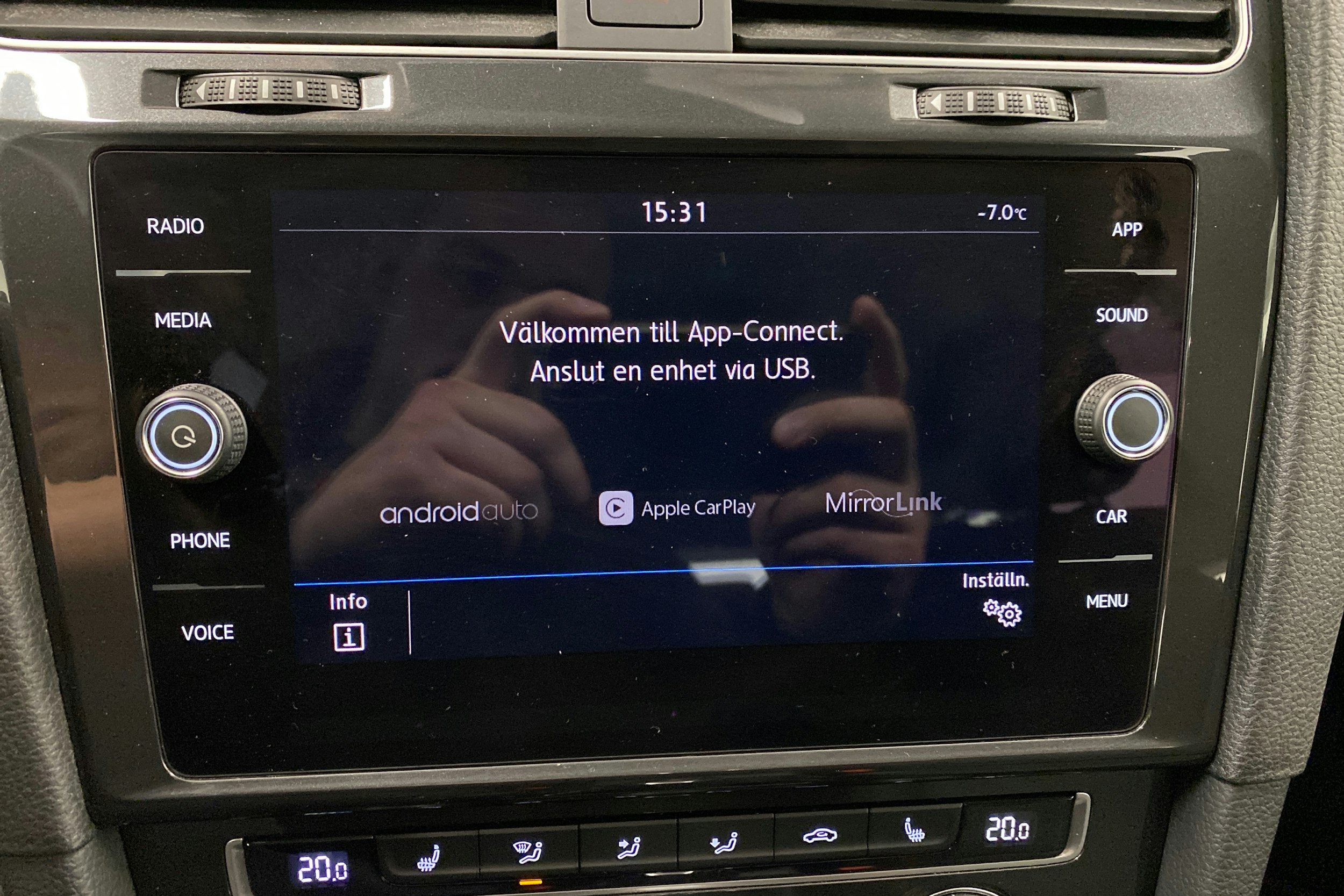 punainen Volkswagen Golf 2020 kuva 17.