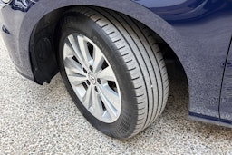 sininen Volkswagen Golf 2020 kuva 13.