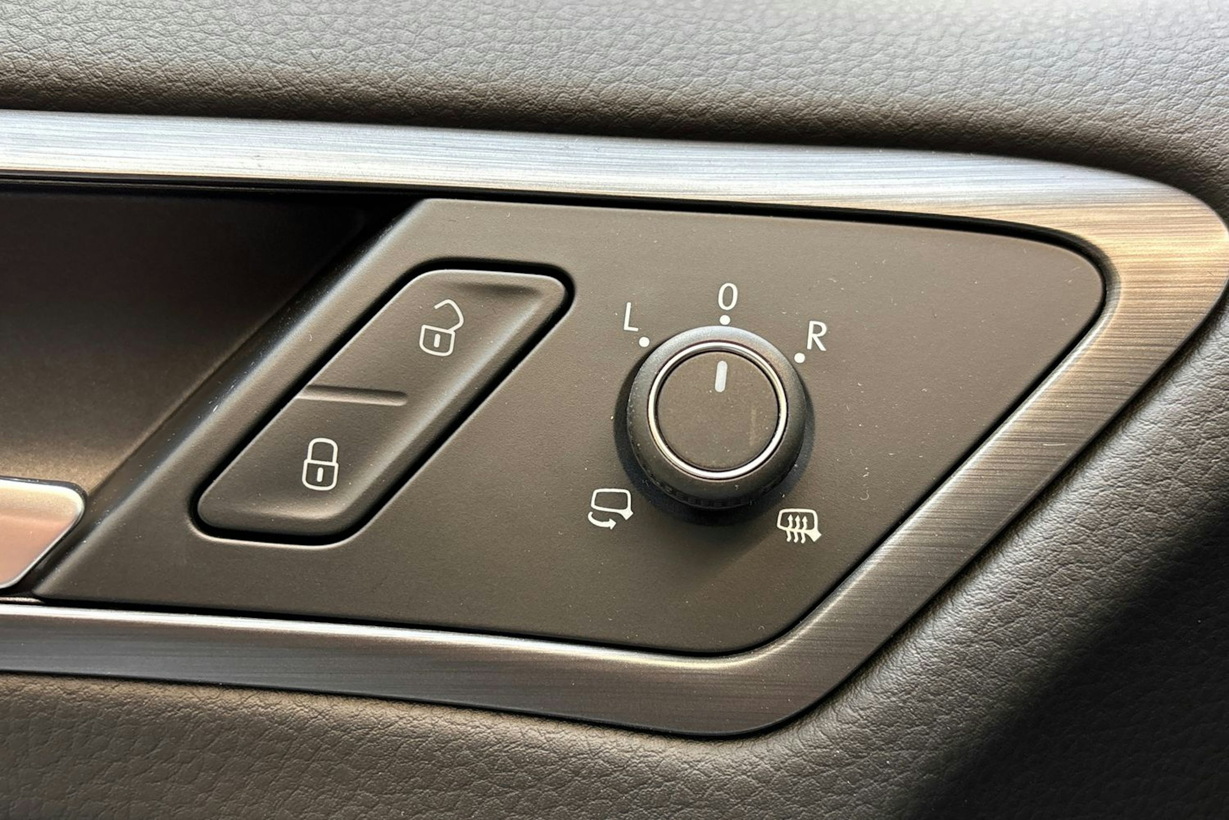 sininen Volkswagen Golf 2020 kuva 16.