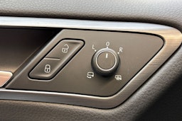 sininen Volkswagen Golf 2020 kuva 16.