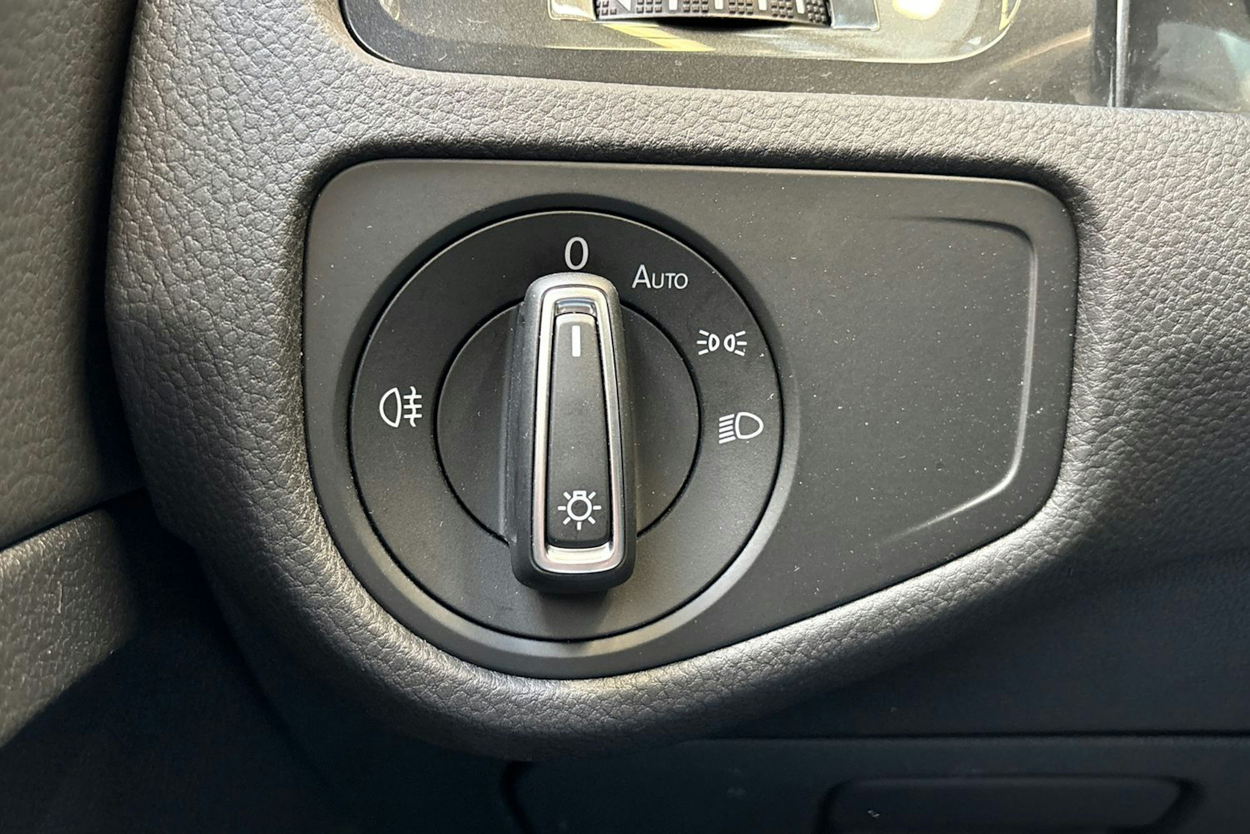 sininen Volkswagen Golf 2020 kuva 18.
