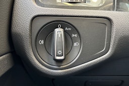 sininen Volkswagen Golf 2020 kuva 18.
