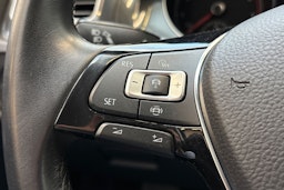 sininen Volkswagen Golf 2020 kuva 19.