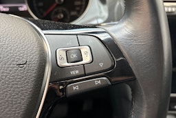 sininen Volkswagen Golf 2020 kuva 20.